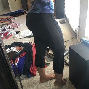 Lululemon crops with slit and mesh!